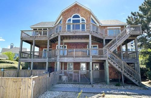 Ocean Hill House | V1233- Easton's Beach