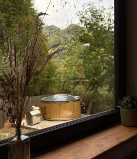 Gura Teghii Villa | V13 Wild Cabin - Traditional mountain cabin with cosy modern rooms