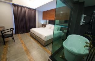 Chom Phon Hotel | V20 Boutique Jacuzzi Hotel