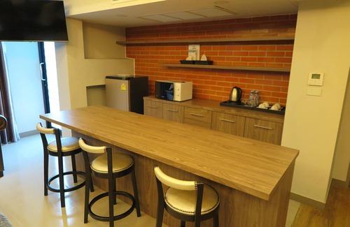Chom Phon Hotel | V20boutique Jacuzzi Hotel