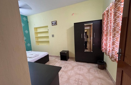 Sirkazhi Bed & Breakfast | V2V Home stay