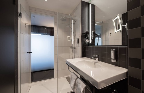 Ossendorf Hotel | V8 Hotel Köln