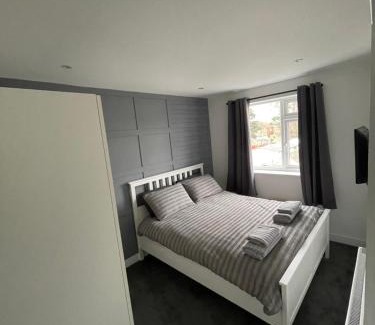 Tea Green House | VA Home Stay - Close to Luton Airport, M1 & A505