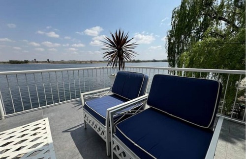 Vaalview House | Vaal River Boathouse Bungalow