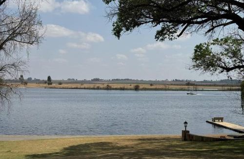 Vaalview Apartment | Vaal River Boathouse Bungalow