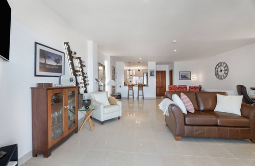 Los Gigantes Apartment | Vacation Apartment 'Casa Puesta Del Sol' with Sea View, Shared Pool and Wi-Fi