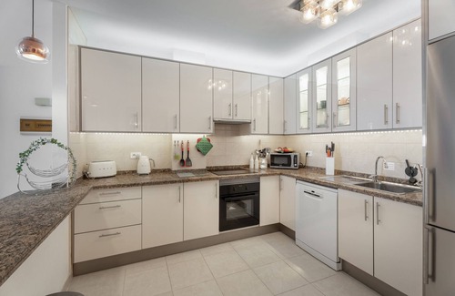 Los Gigantes Apartment | Vacation Apartment 'Casa Puesta Del Sol' with Sea View, Shared Pool and Wi-Fi