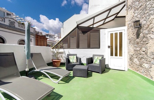 Vegueta House | Vacation Home 'Apto Azahara - Casa San Marcial' with Private Terrace and Wi-Fi