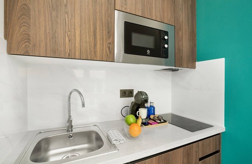 Las Palmas de Gran Canaria Apartment | Vacation Studio 'Estudio Exterior 2' with Shared Terrace, Wi-Fi and Air Conditioning