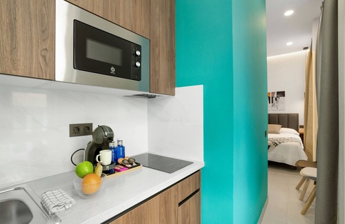 Las Palmas de Gran Canaria Apartment | Vacation Studio 'Estudio Exterior 2' with Shared Terrace, Wi-Fi and Air Conditioning