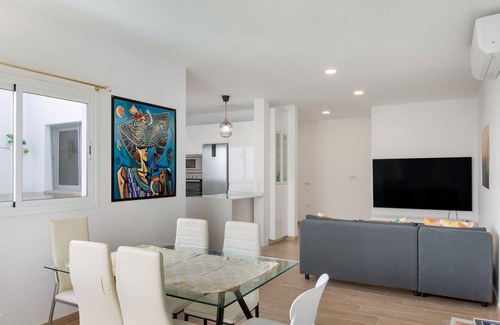 Las Palmas de Gran Canaria House | Vacation Home 'Garden Terrace - La Isleta' with Private Terrace, Wi-Fi and Air Conditioning