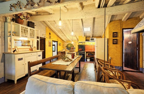 Sant Joan de Les Abadesses House | Vacation Home "Els Mossos, El Reixac Casa Rural" with Mountain View, Shared Pool & Wi-Fi