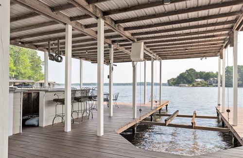Littleton House | Vacate Reality-Spacious, Waterfront, Pet-Friendly