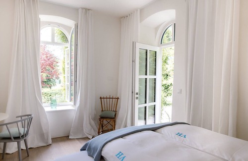Poertschach am Woerthersee Apartment | Vacation apartment on Lake Wörthersee with garden terrace & private lake access