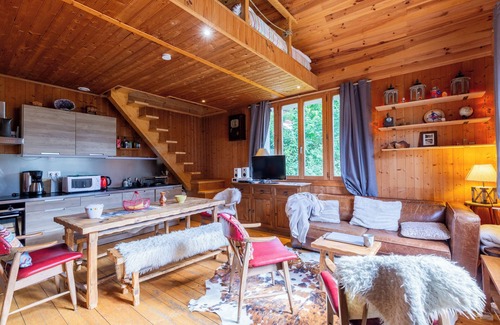 Saint-Pierre-en-Faucigny House | Vacation Home "Quiet and Authentic Mountain Chalet" with Mountain View, Private Terrace & Wi-Fi