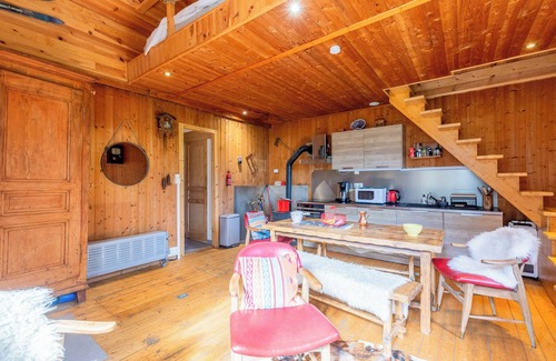 Saint-Pierre-en-Faucigny House | Vacation Home "Quiet and Authentic Mountain Chalet" with Mountain View, Private Terrace & Wi-Fi