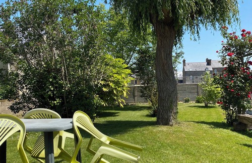 Saint-Jouan-des-Guerets Apartment | Vacation studio summer 2025 near St Malo, Mt St Michel, Dinan and Cancale