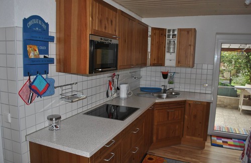 Giengen an der Brenz Apartment | Vacation apartment with mod. Bathroom, fitted kitchen and a covered terrace.