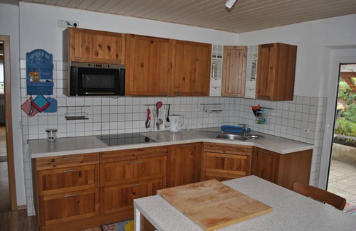 Giengen an der Brenz Apartment | Vacation apartment with mod. Bathroom, fitted kitchen and a covered terrace.