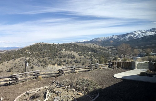 John Day Ski Chalet | Vacation and Business Get-A-Way/Lay-Over