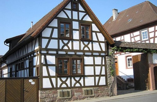 Heuchelheim-Klingen Apartment | Vacation apartment Fuchsbau - Guesthouse Winzerhof Bader