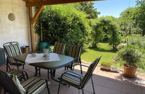 Heuchelheim-Klingen Apartment | Vacation apartment Fuchsbau - Guesthouse Winzerhof Bader