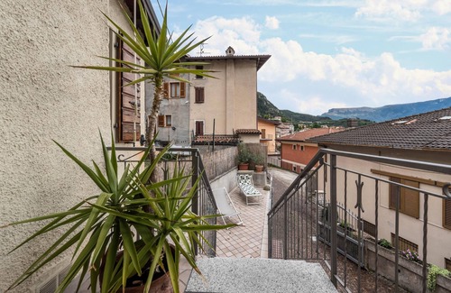 Vesio Apartment | Vacation Apartment Casa Holidays Moreli with Wi-Fi, Garden & Terrace