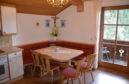 Matrei in Osttirol Apartment | Vacation apartment with a view of the mountains of the Hohe Tauern National Park with balcony