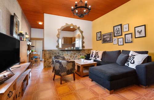 Puerto del Rosario Apartment | Vacation Apartment 'Rural Zona Céntrica Isla' with Mountain View, Private Terrace and Wi-Fi