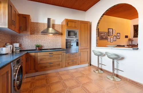Puerto del Rosario Apartment | Vacation Apartment 'Rural Zona Céntrica Isla' with Mountain View, Private Terrace and Wi-Fi