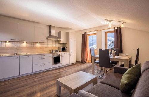Valle Aurina Apartment | Vacation Apartment "Golserhof Sonne" in the Ahrntal Valley with Mountain View