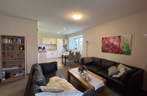 Hilgenriedersiel Apartment | Vacation apartment Seeschwalbe directly on the North Sea dike. Idyllic, quiet, natural beach