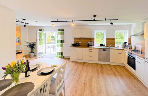 Nordheim a. Main Apartment | Vacation apartment (75 sqm) with private terrace and garden area