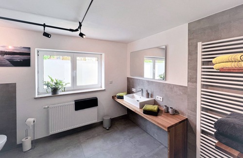 Nordheim a. Main Apartment | Vacation apartment (75 sqm) with private terrace and garden area