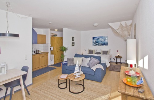Breege Apartment | Vacation apartment near the water with balcony, sea view - Villa Seeschwalbe FeWo 10
