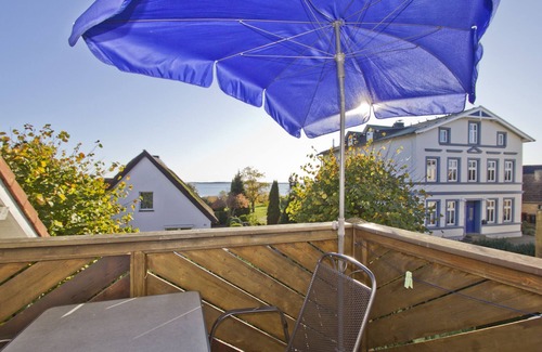 Breege Apartment | Vacation apartment near the water with balcony, sea view - Villa Seeschwalbe FeWo 10