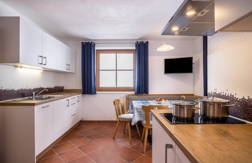 Predoi Apartment | Vacation Apartment "Ichatme Klima 1" with Mountain View, Wi-Fi & Balcony