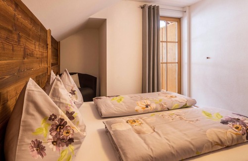 Predoi Apartment | Vacation Apartment "Ichatme Klima 4" with Mountain View, Wi-Fi & Balcony