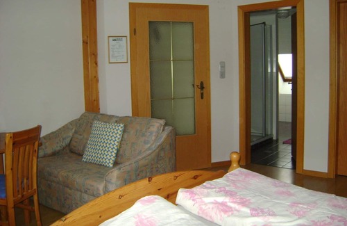 Herrnbaumgarten Apartment | Vacation apartment in a quiet courtyard location with terrace and free WiFi