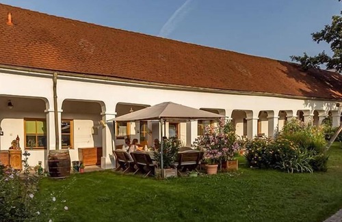 Herrnbaumgarten Apartment | Vacation apartment (40sqm) with spacious bathroom and seating area in the garden