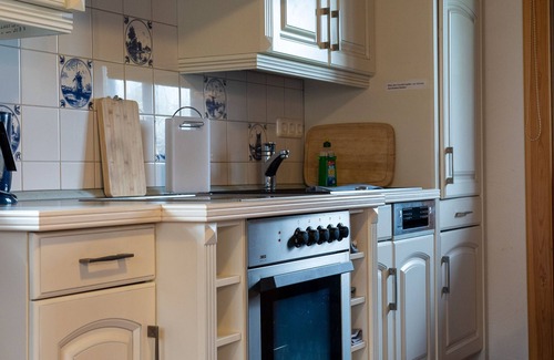 Kolonie Apartment | Vacation apartment Eisvogel - thatched house Zum Heuschober