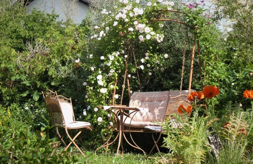 Bad Muenster am Stein-Ebernburg Apartment | Vacation apartment in the flower garden
