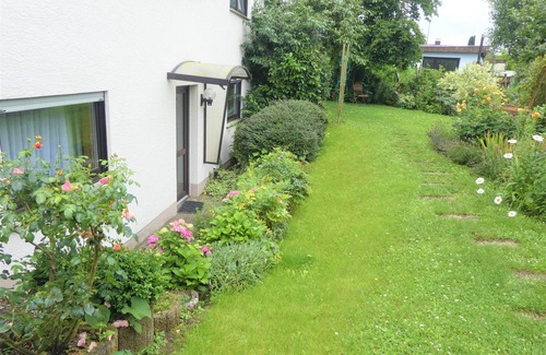 Bad Muenster am Stein-Ebernburg Apartment | Vacation apartment in the flower garden
