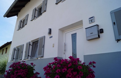 Niederalteich Apartment | Vacation apartment 1, Denk family, 120m² central location, directly on the blue Danube