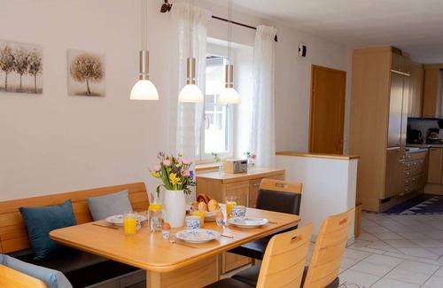 Truchlaching Apartment | Vacation apartment 117m² with balcony and garden