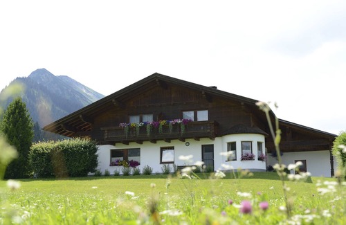Tannheim Apartment | Vacation apartment 2 - House Zobl Irene
