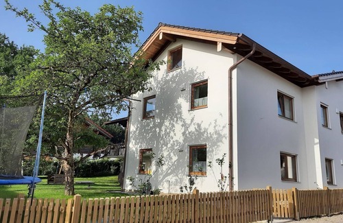 Obing Apartment | Vacation apartment 3 - ground floor 53 m², with terrace, near Chiemsee