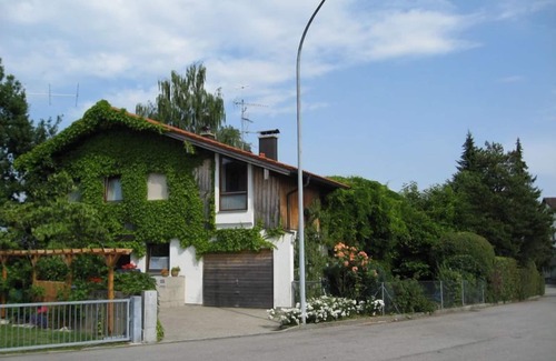 Laufen Apartment | Vacation apartment 76 sqm, basement, 1 bedroom, living-dining room, kitchen, separate WC
