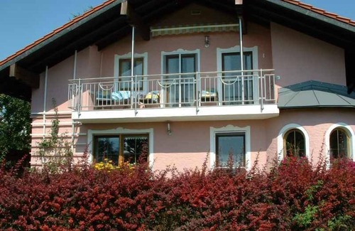 Laufen Apartment | Vacation apartment 90 sqm, 3 bedrooms up to 5 persons, eat-in kitchen