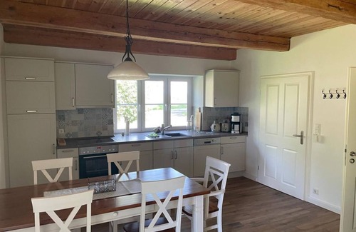 Katingsiel Cottage | Vacation apartment Arno - thatched roof house Rüxbüll